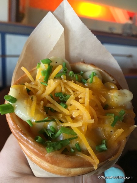 Zesty Cheeseburger and Cheddar Cheese Macaroni Handwich