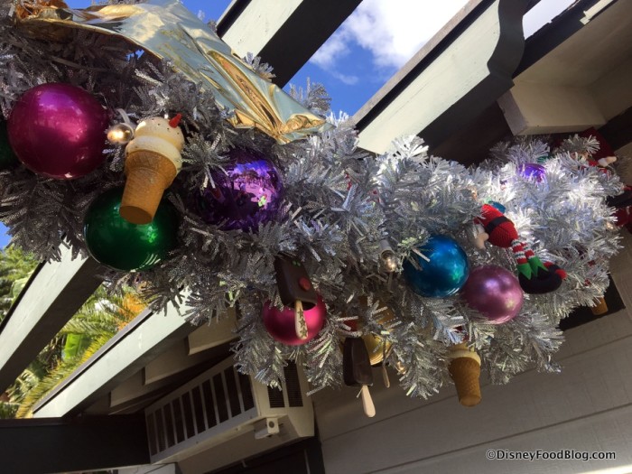 Hollywood Scoops Decorations