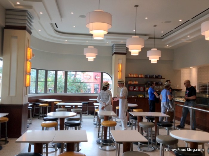 Pizza Ponte Seating and Line