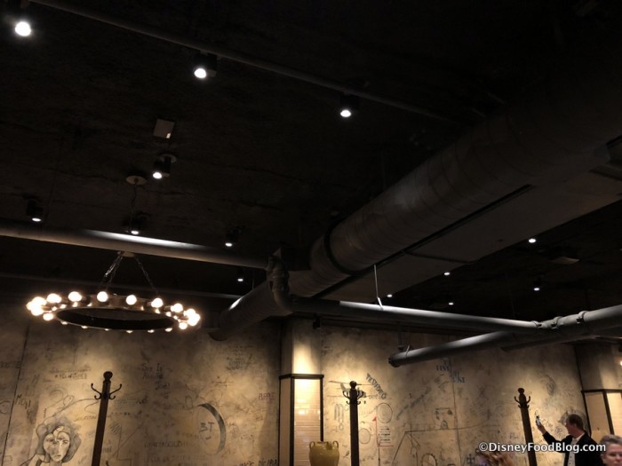 Lighting elements and underground fixtures