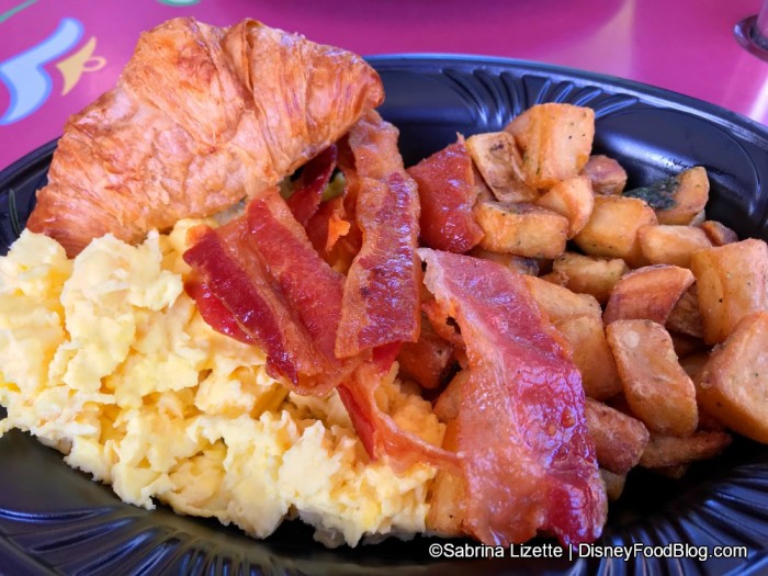 Red Rose Taverne Breakfast Platter