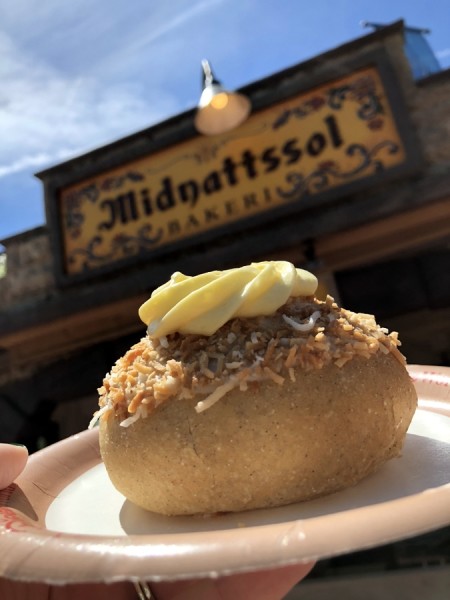 School Bread at Midnattsol