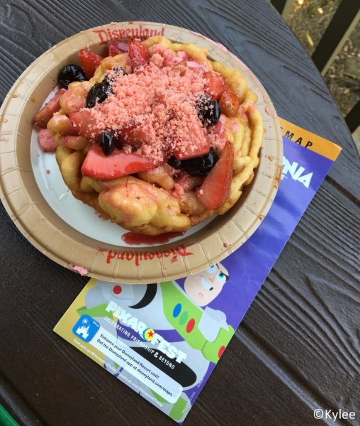 lotso-strawberry-funnel-cake-pixar-fest-dca-2018