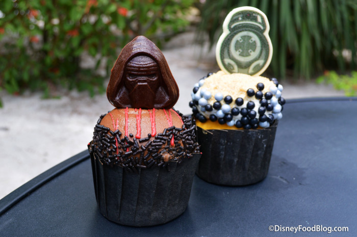 Kylo Ren and BB-9E Cupcakes