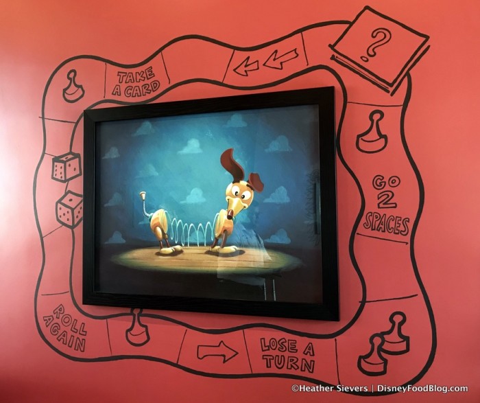 Lamplight Lounge decor